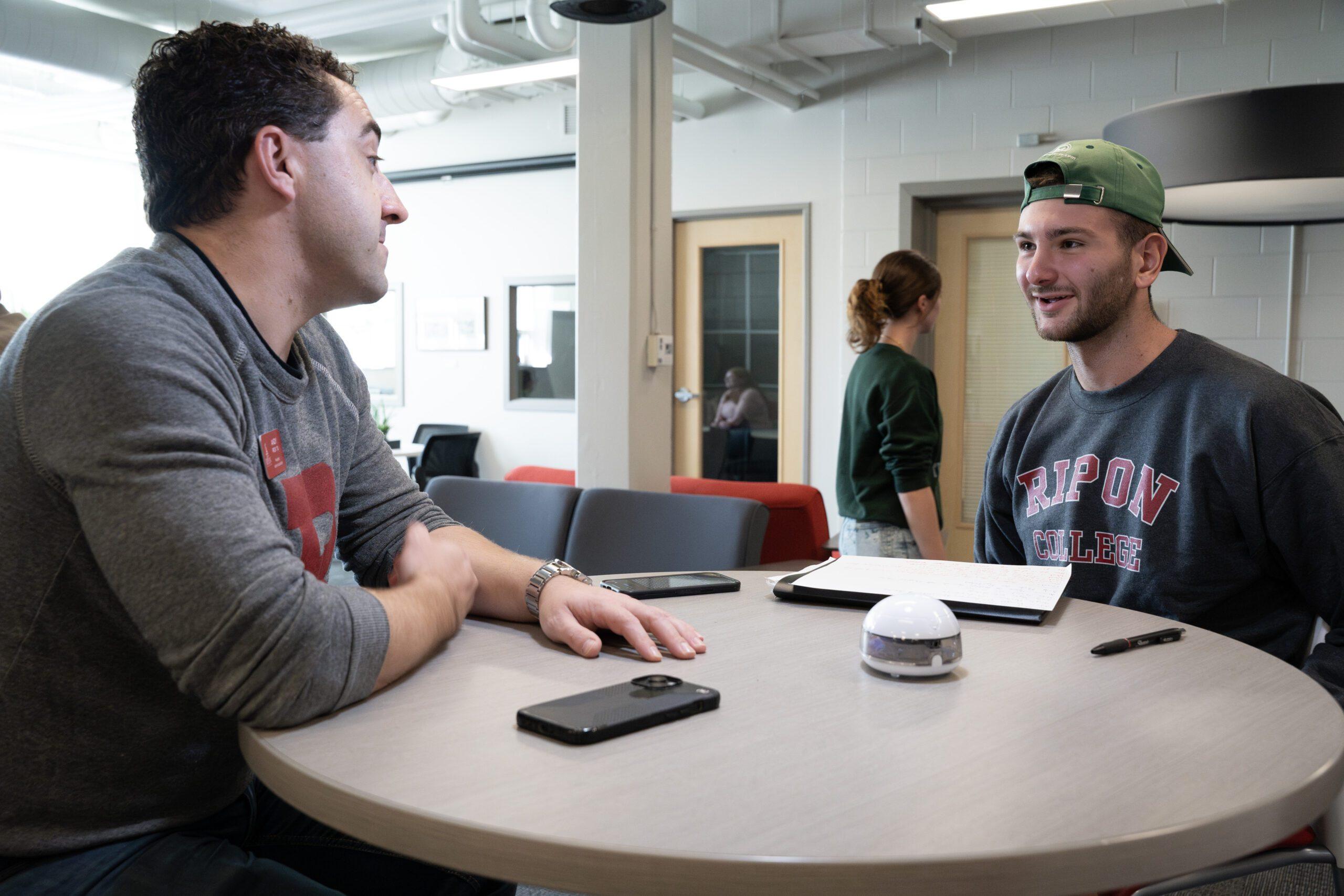 Junior, Miki Canak, interviews Alumnus, Andrew Peck. Photo Courtesy of Ric Damm.