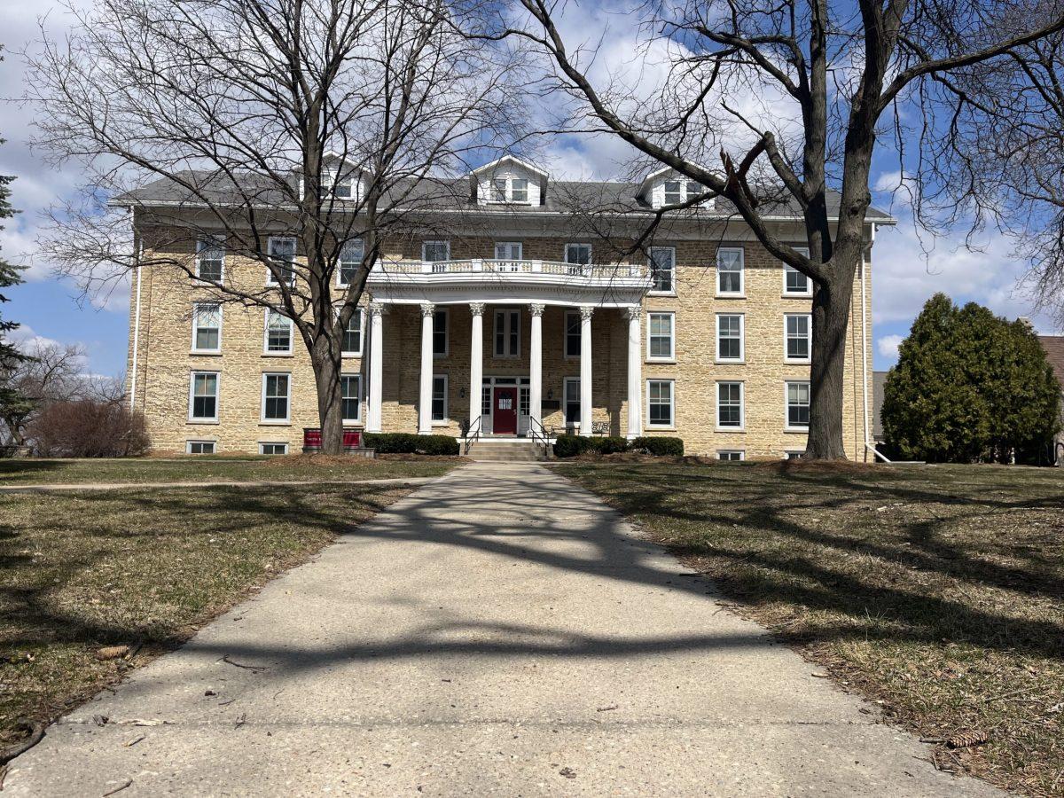 The Financial Aid office, located in Smith Hall, disperse scholarship and financial aid news on campus. Photo courtesy of Eduardo Zermeno.
